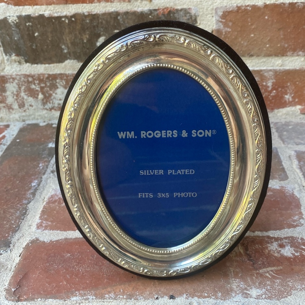 WM. ROGERS & SON Silver Plated Oval Frame for 3x5 Photo
